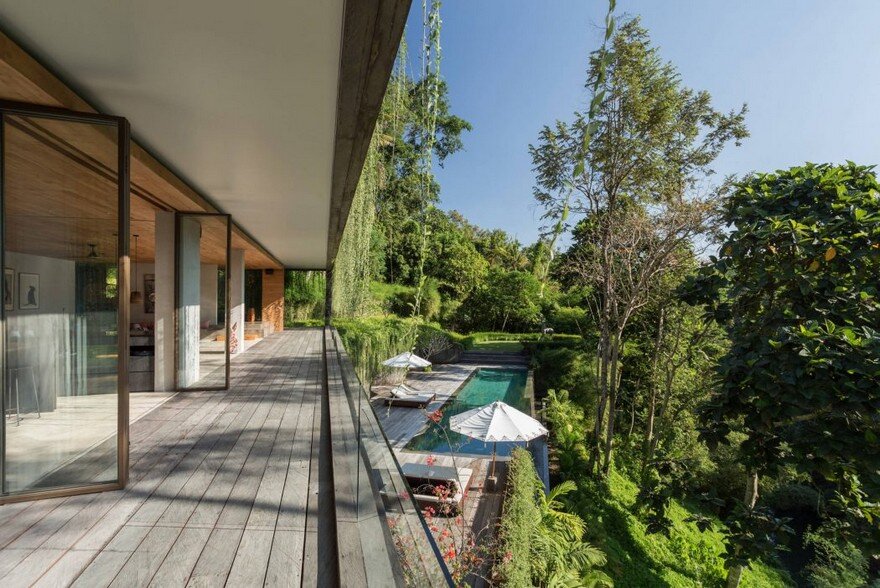 Villa Chameleon Features Breathtaking Views in the Balinese Jungle 4