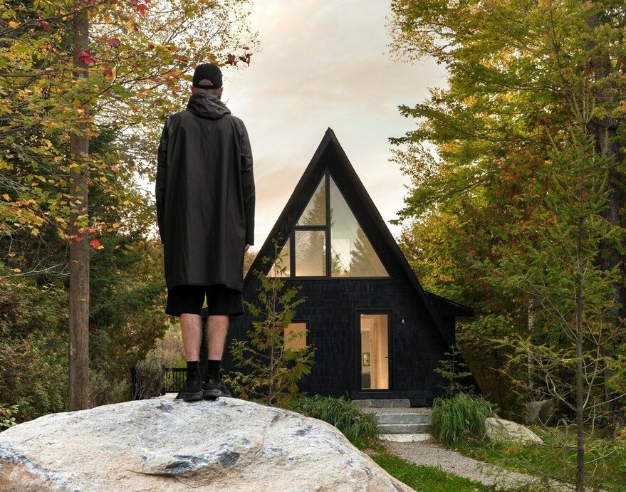 A-Frame Cottage / Jean Verville Architecte