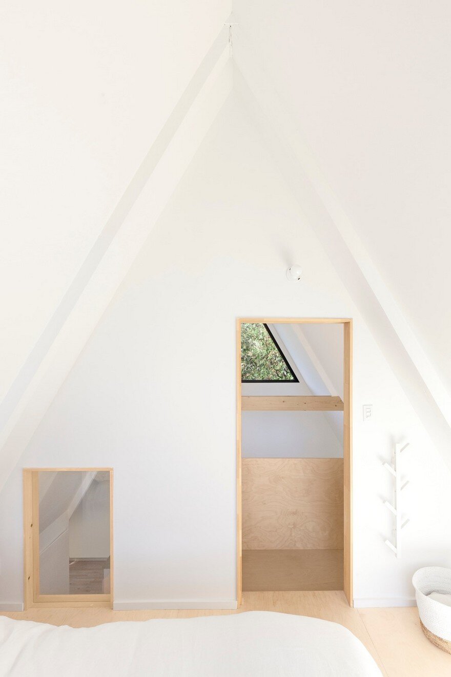 A-Frame Cottage by Jean Verville Architecte 12