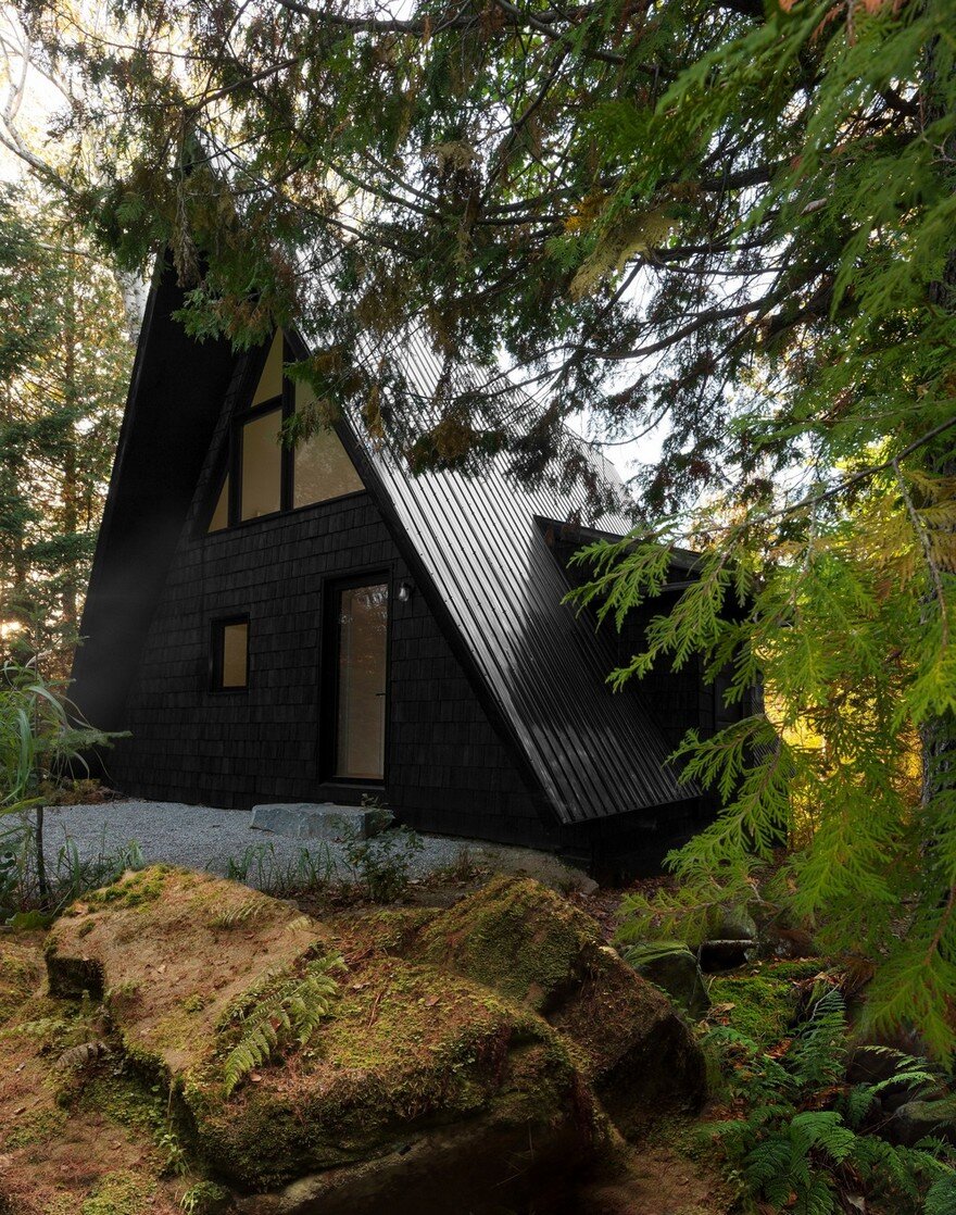 A-Frame Cottage by Jean Verville Architecte 17