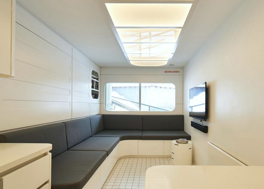 BobHubSki Minimalist Living Space Inspired by the Japanese Nakagin Capsule 2
