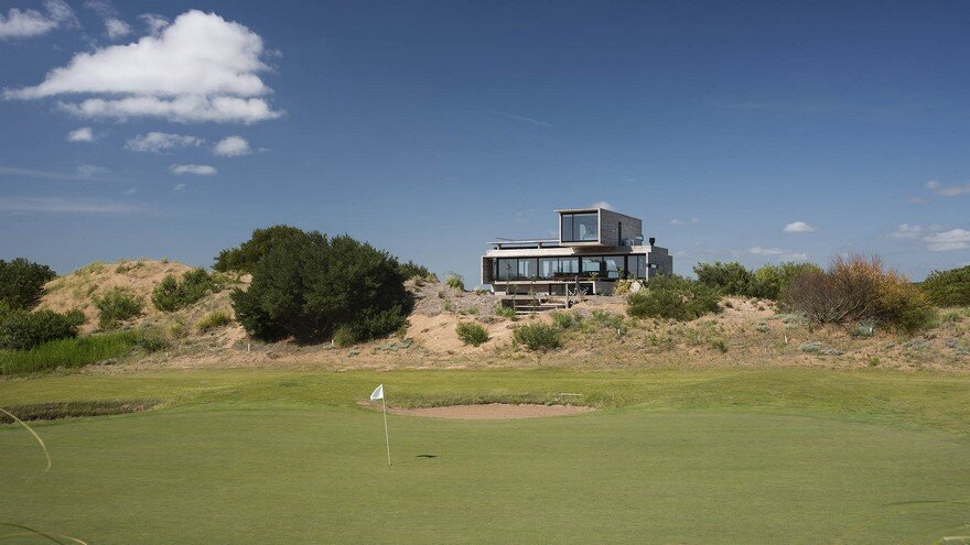 Golf House in Costa Esmeralda, Luciano Kruk Arquitectos 1