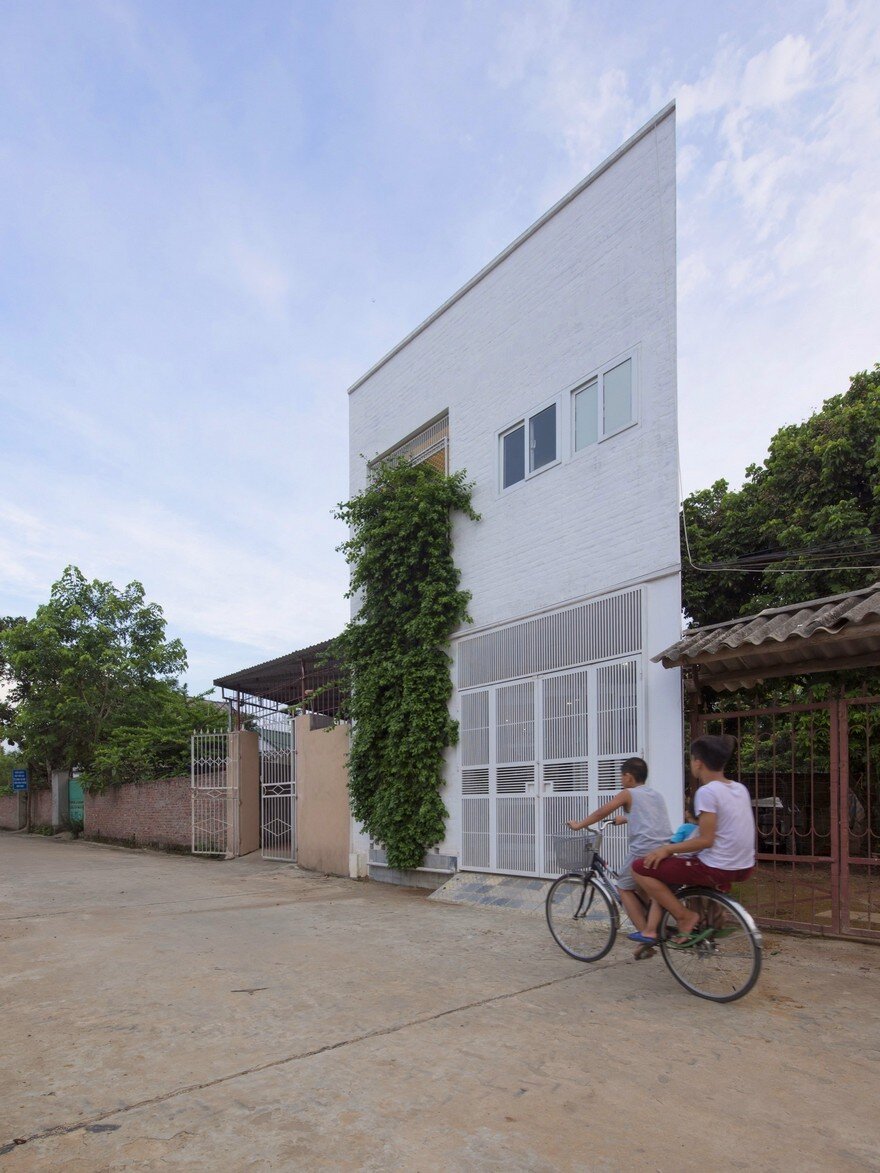 Minimalist Vietnamese Home Adapted to a Long and Narrow Lot