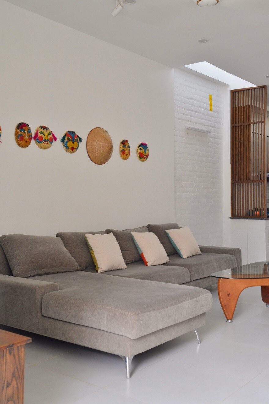 Minimalist Vietnamese Home Adapted to a Long and Narrow Lot 4