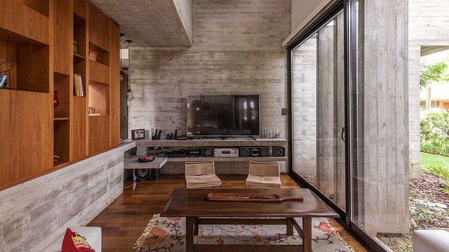 Solid Concrete House Softened by the Wooden Notes in Buenos Aires 6