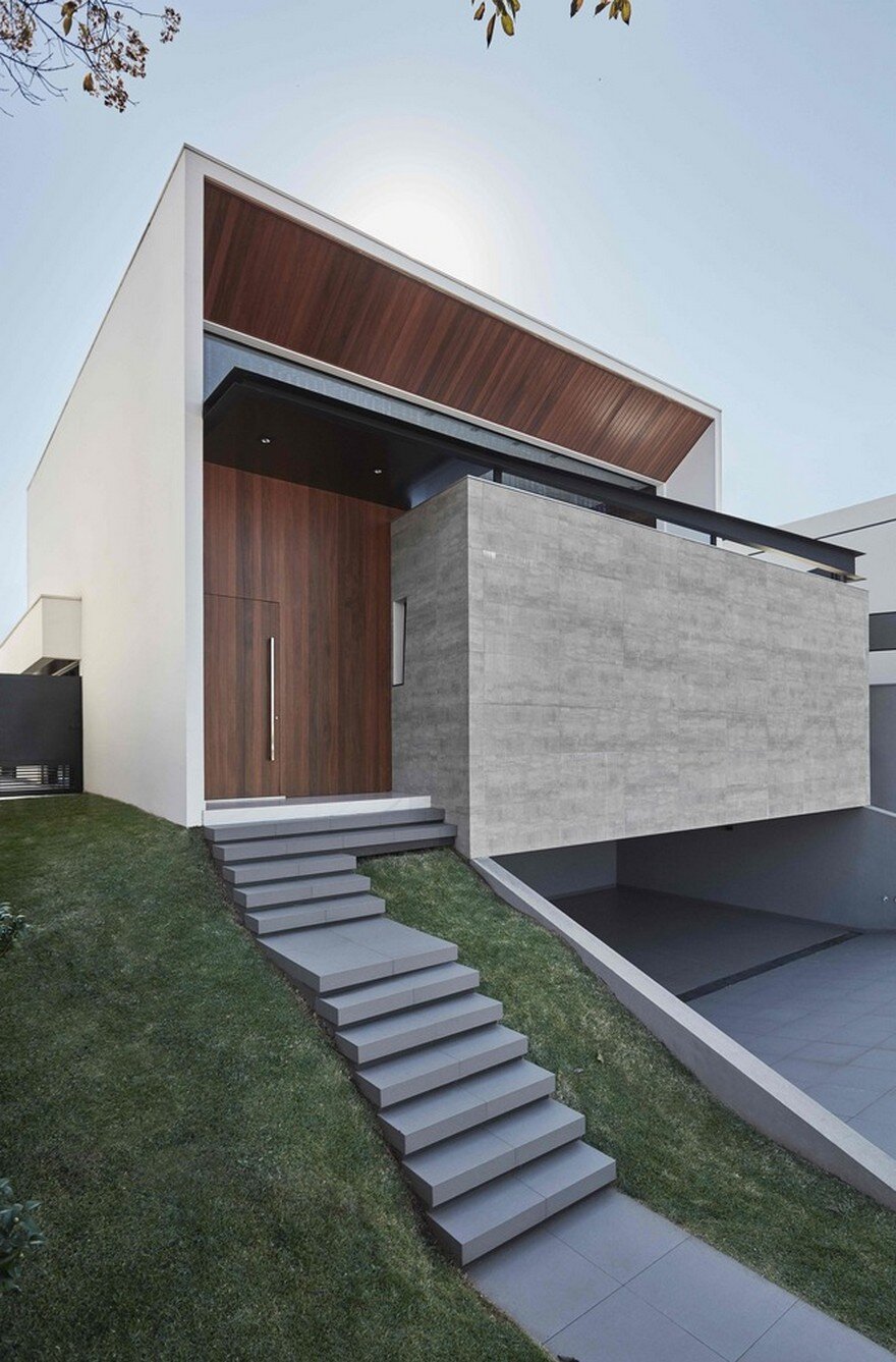 An imposing Example of Modern Brazilian Architecture Cumaru House 1