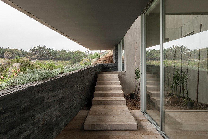 Chilean Concrete Residence Adorning a Steep Slope: Bahia Azul House 13