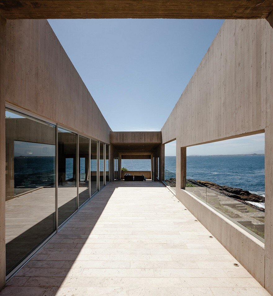 Chilean Concrete Residence Adorning a Steep Slope: Bahia Azul House 7