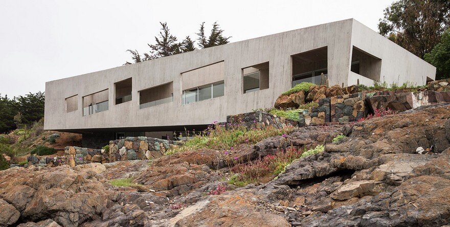 Chilean Concrete Residence Adorning a Steep Slope: Bahia Azul House 2