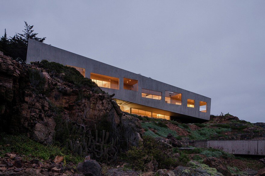 Chilean Concrete Residence Adorning a Steep Slope: Bahia Azul House 18
