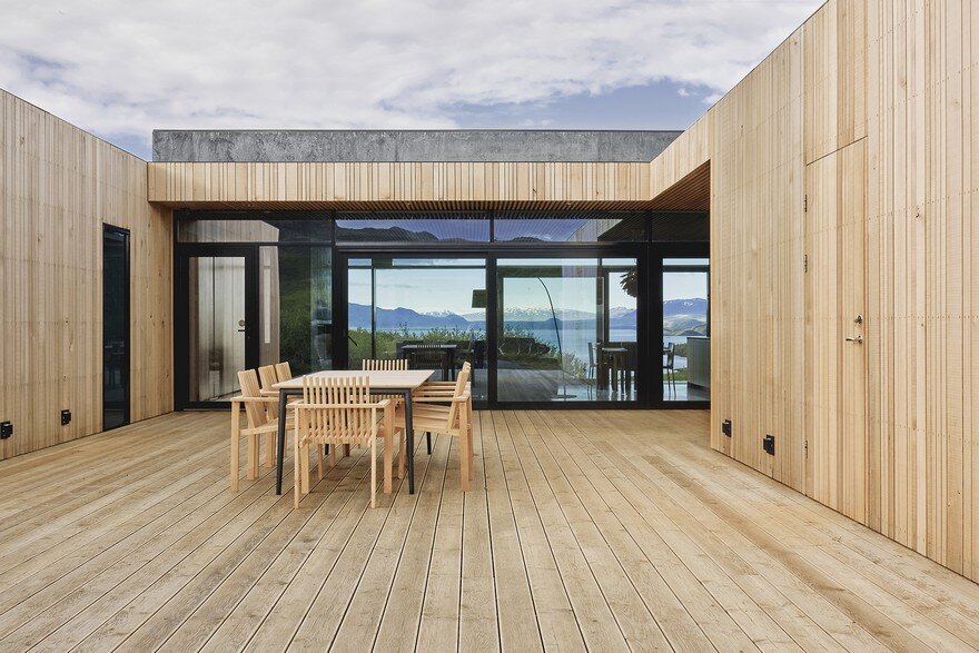 Concrete and Wood Summer House in South Iceland 4
