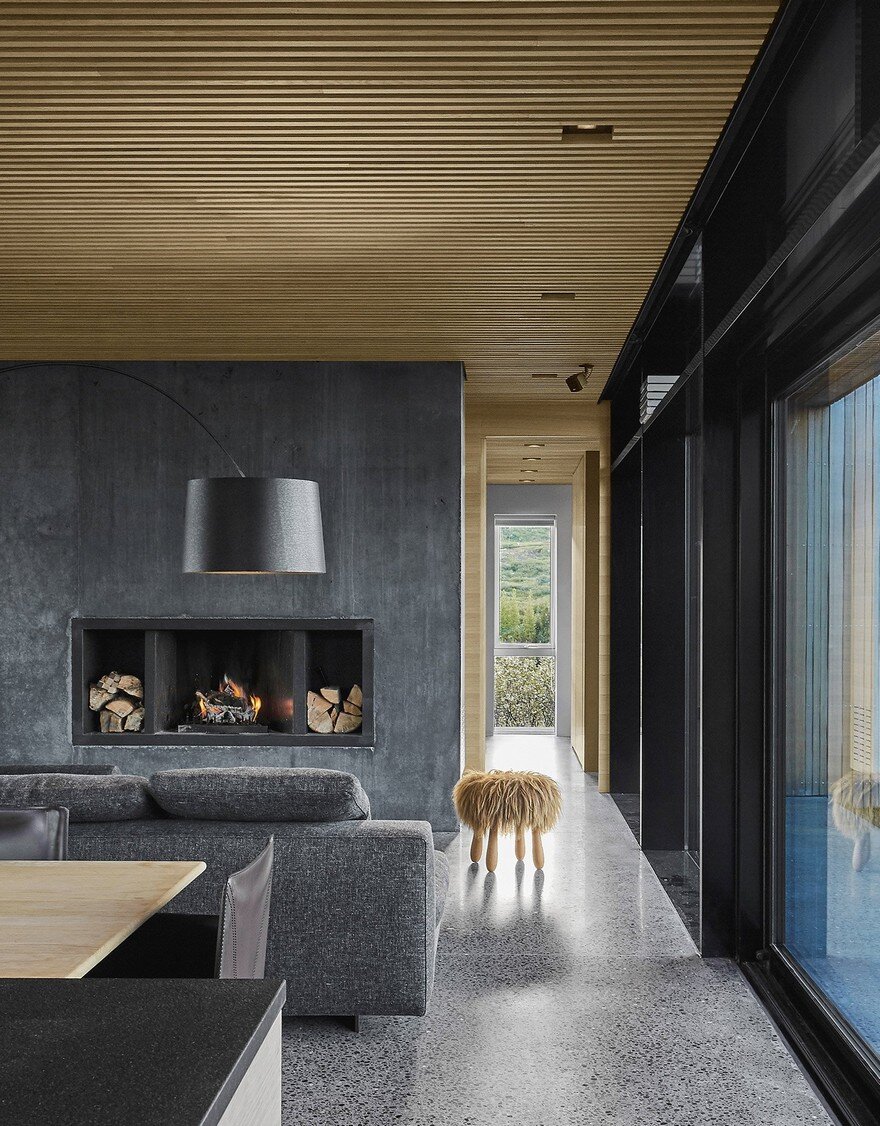 Concrete and Wood Summer House in South Iceland 9