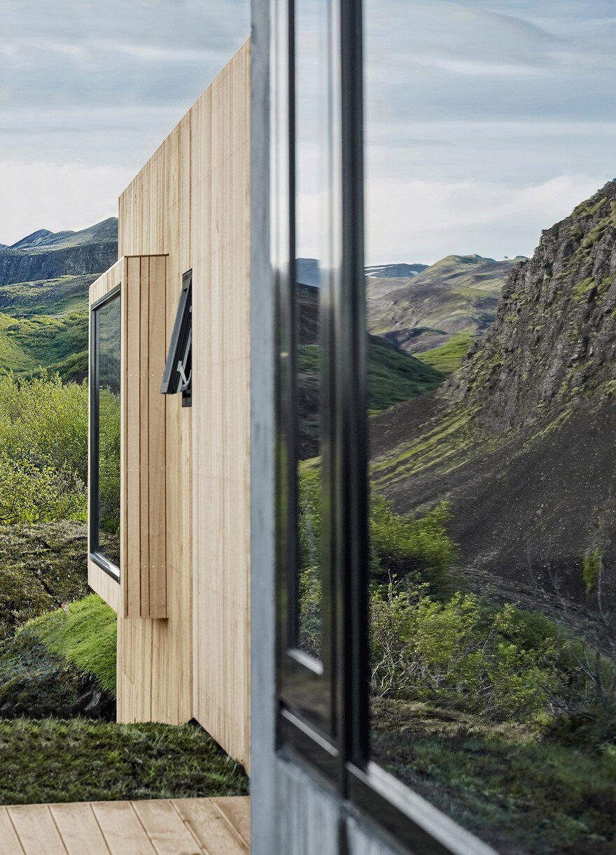 Concrete and Wood Summer House in South Iceland 17