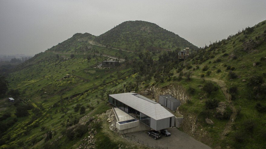 Imposing Chilean GZ House Offering Stunning Panoramic Views of the Chicureo Valley