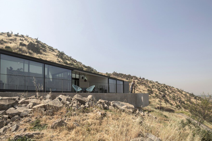 Imposing Chilean GZ House Offering Stunning Panoramic Views of the Chicureo Valley 2