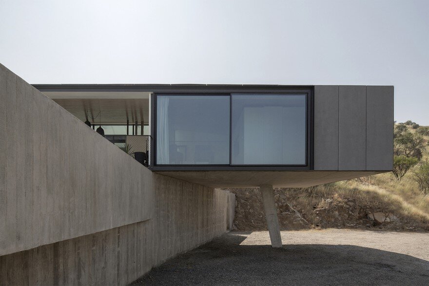 Imposing Chilean GZ House Offering Stunning Panoramic Views of the Chicureo Valley 12