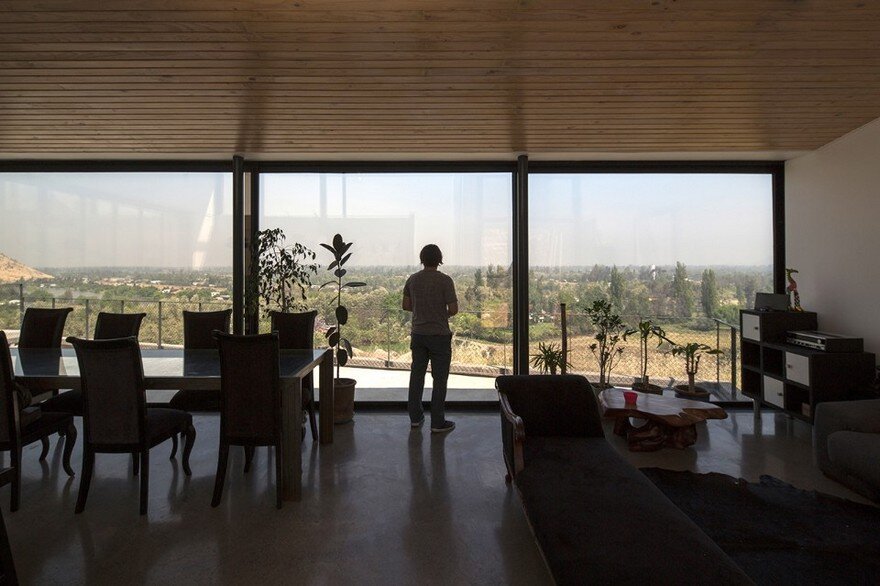 Imposing Chilean GZ House Offering Stunning Panoramic Views of the Chicureo Valley 7