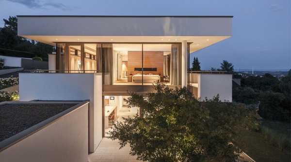 Light-Infused Panoramic Family Home in Esslingen, Germany 3