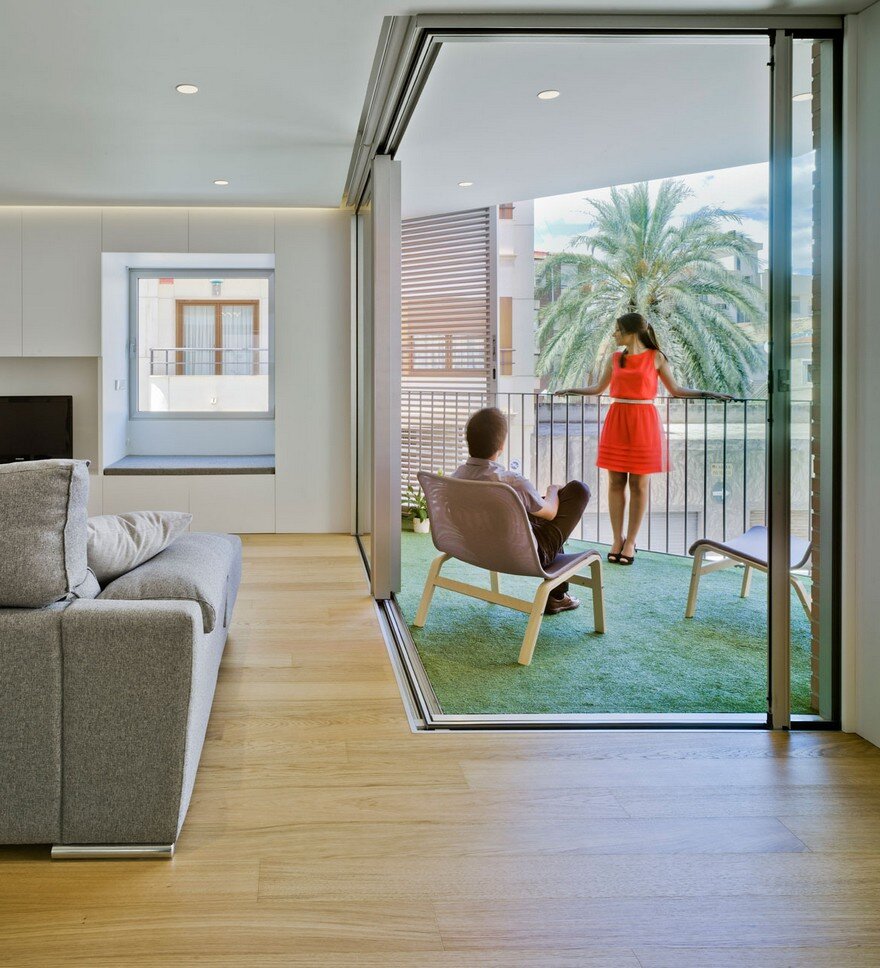 Minimalist Spanish Duplex With a Very Friendly Design 6