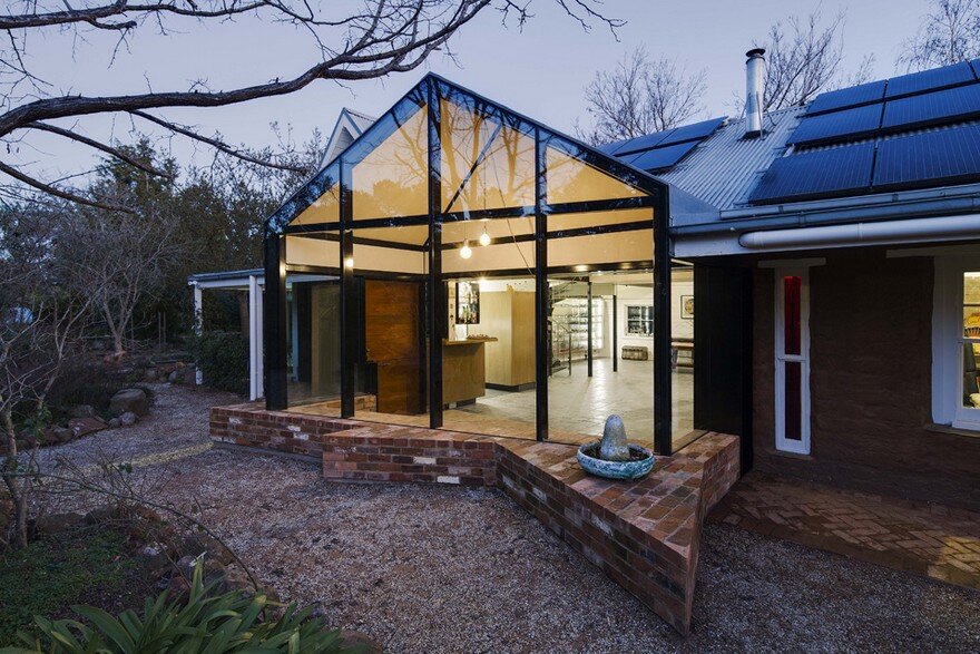 Modern Glass Extension Upgrading Mud Brick House in Victoria 17