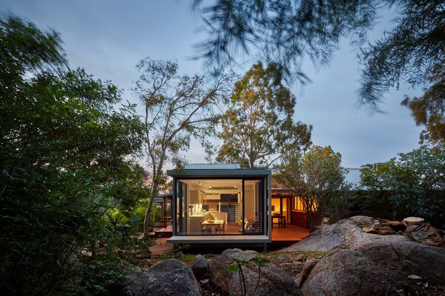 Off-the-Grid Glass Box House, Mark Aronson Architecture