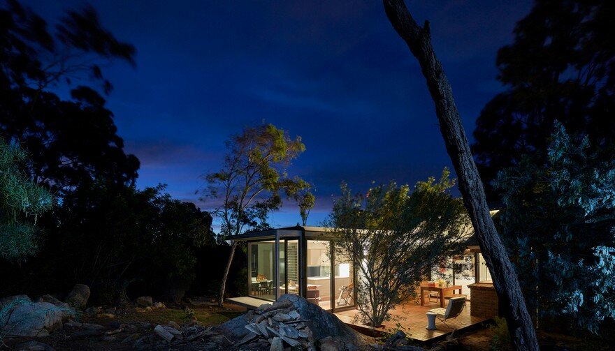 Off-the-Grid Glass Box House, Mark Aronson Architecture 16