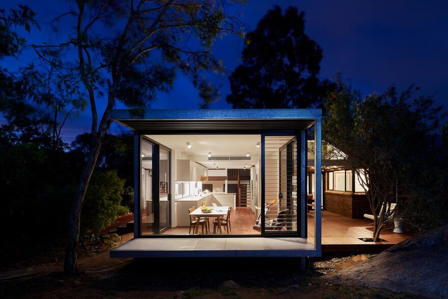 Off-the-Grid Glass Box House, Mark Aronson Architecture 14