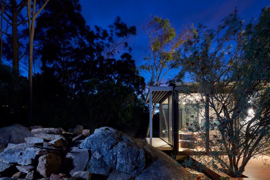 Off-the-Grid Glass Box House, Mark Aronson Architecture 15