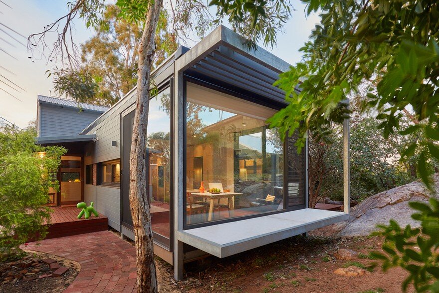 Off-the-Grid Glass Box House, Mark Aronson Architecture 4