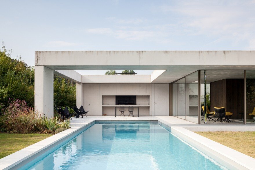 Steven Vandenborre Designs a Glass And Concrete Pool House In Belgium 1