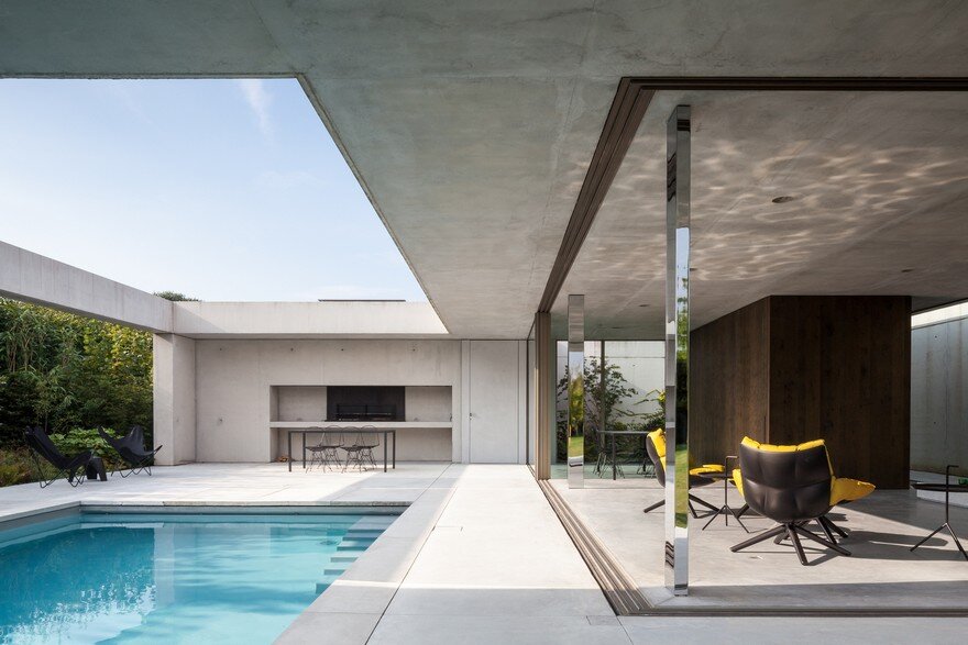 Steven Vandenborre Designs a Glass And Concrete Pool House In Belgium 2