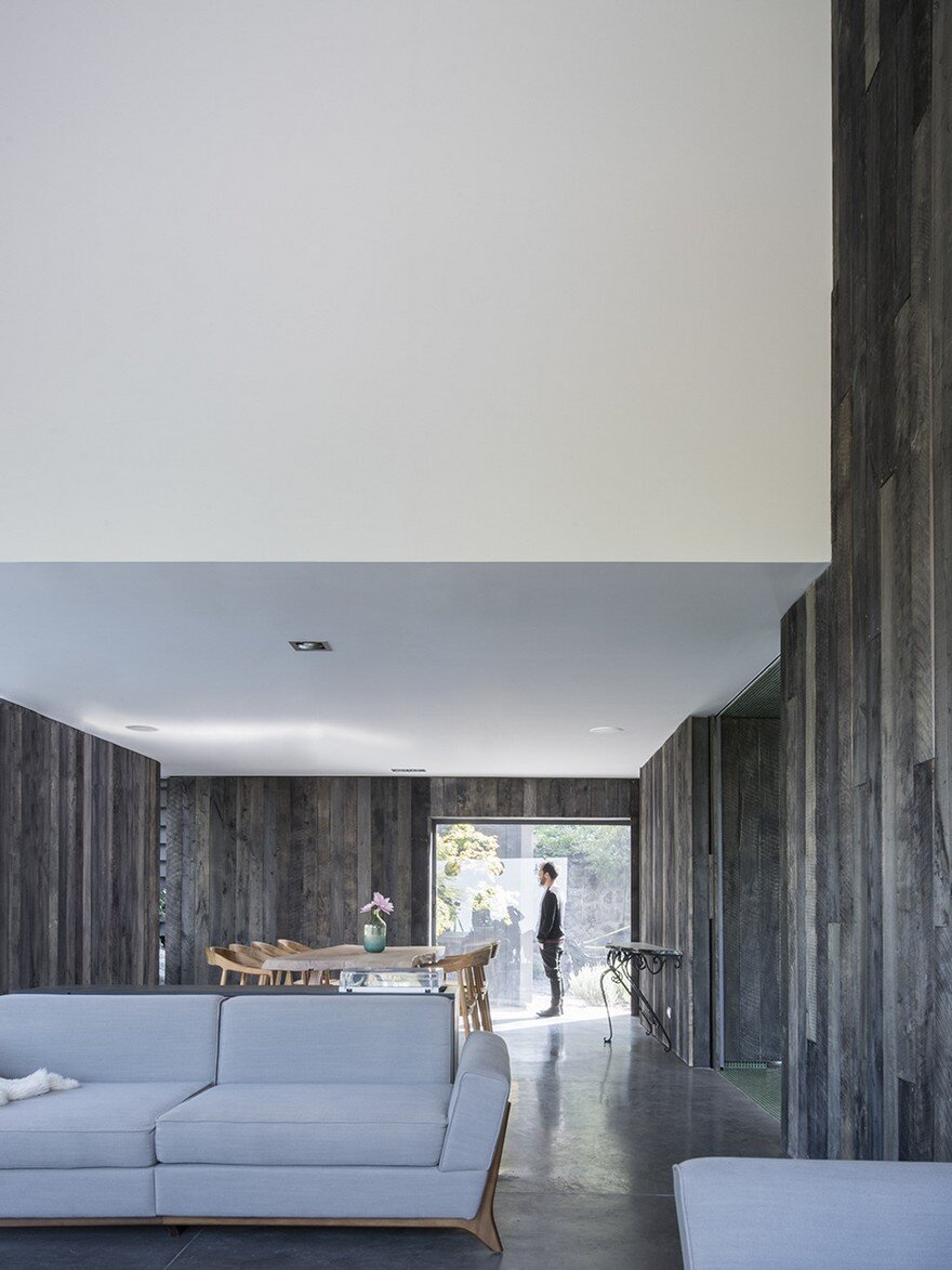 Lo Curro House by Iván Bravo + Bruno Gilberto Architects 4