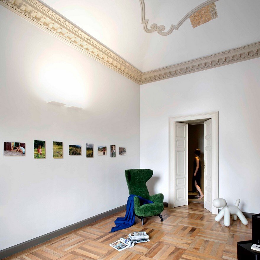 Lovely Apartment in Torino Cleverly Combines Classical Details with Contemporary Arrangements 14