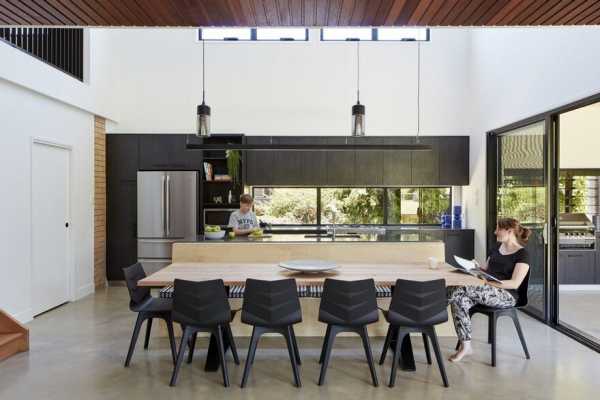 Moorooka House Featuring High Ceilings and an Abundance of Natural Light 3