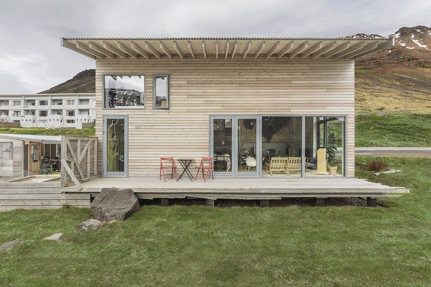 Prefabricated Wooden House by Gláma Kím Architects 4