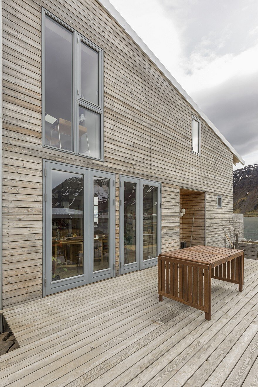 Prefabricated Wooden House by Gláma Kím Architects 7