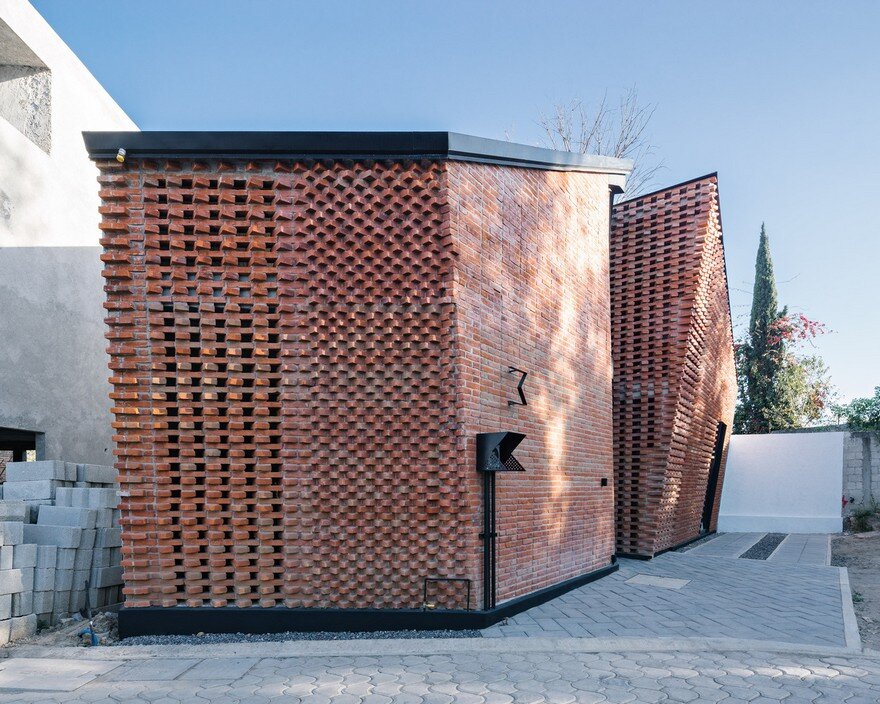 Red Brick House in Mexico with Bricks Arranged in an Artisanal Way 12
