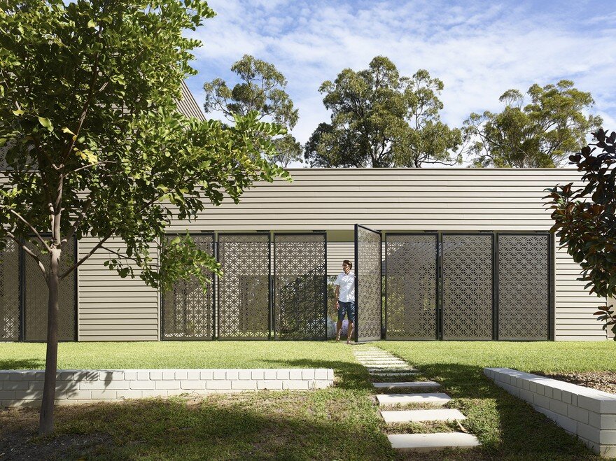 Remarkable Design Shaping Modern House in Gold Coast, Australia 1