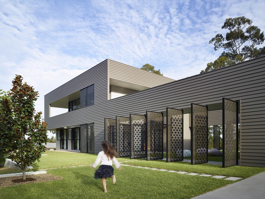 Remarkable Design Shaping Modern House in Gold Coast, Australia
