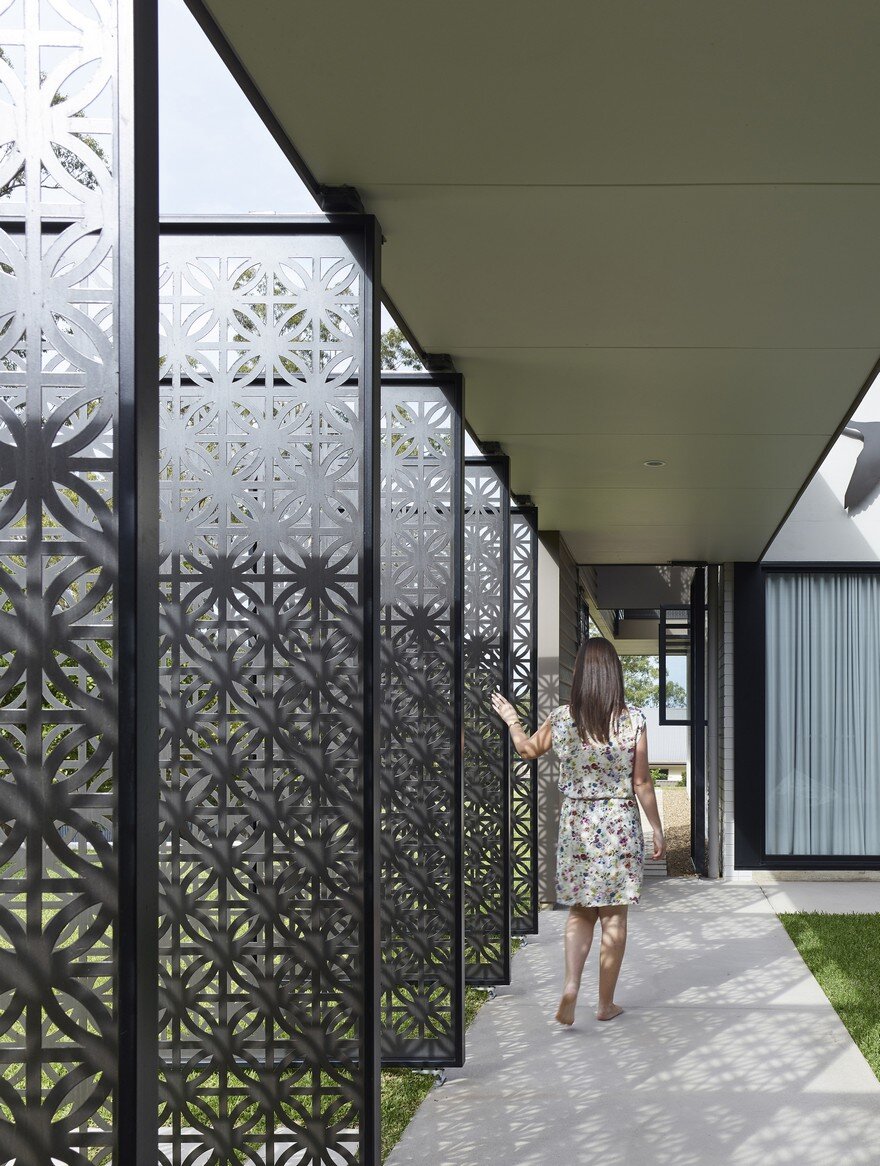 Remarkable Design Shaping Modern House in Gold Coast, Australia 3