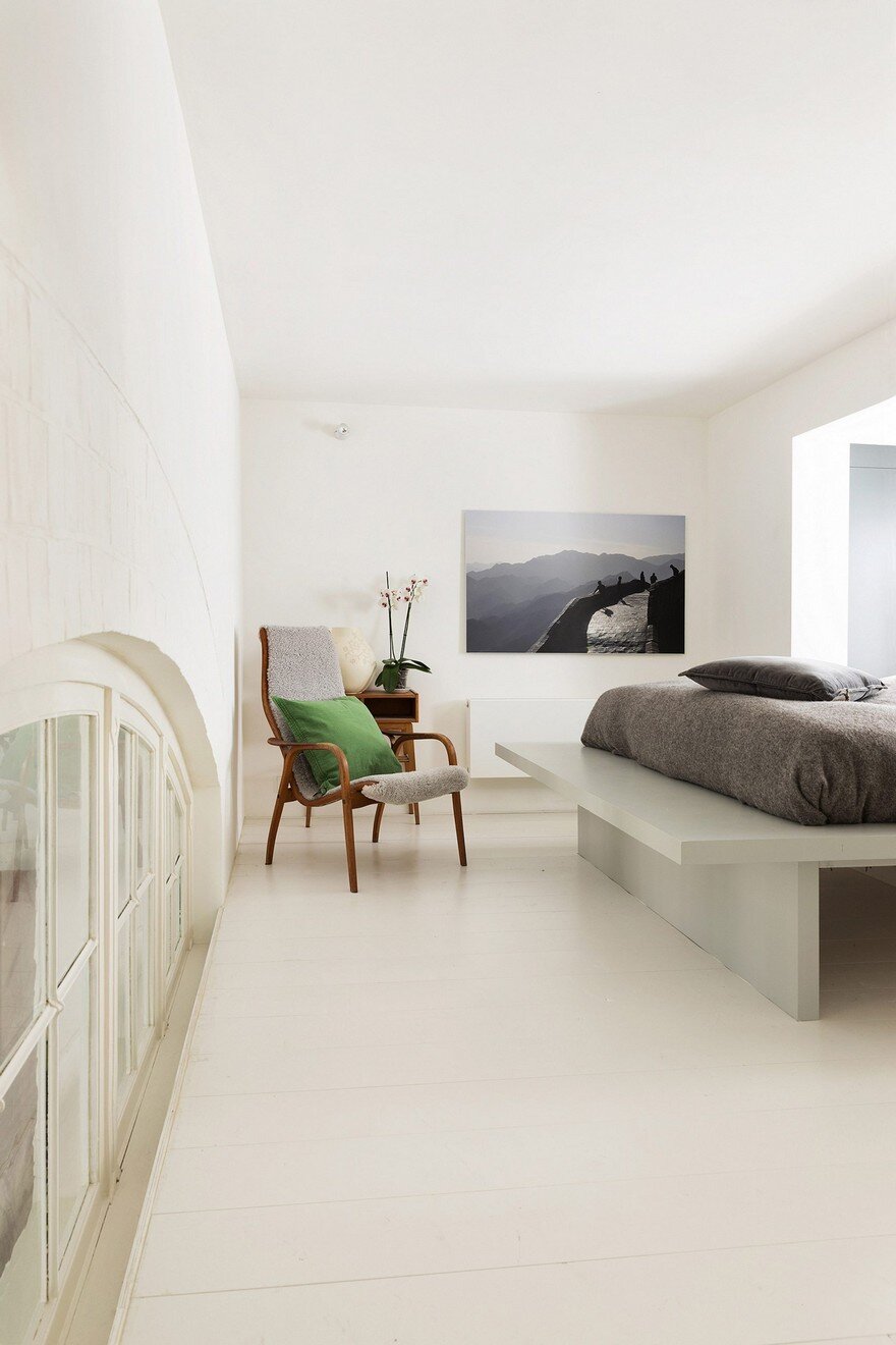 Eklund Terbeek Architecten Designs a Spacious Apartment in a Former School 10