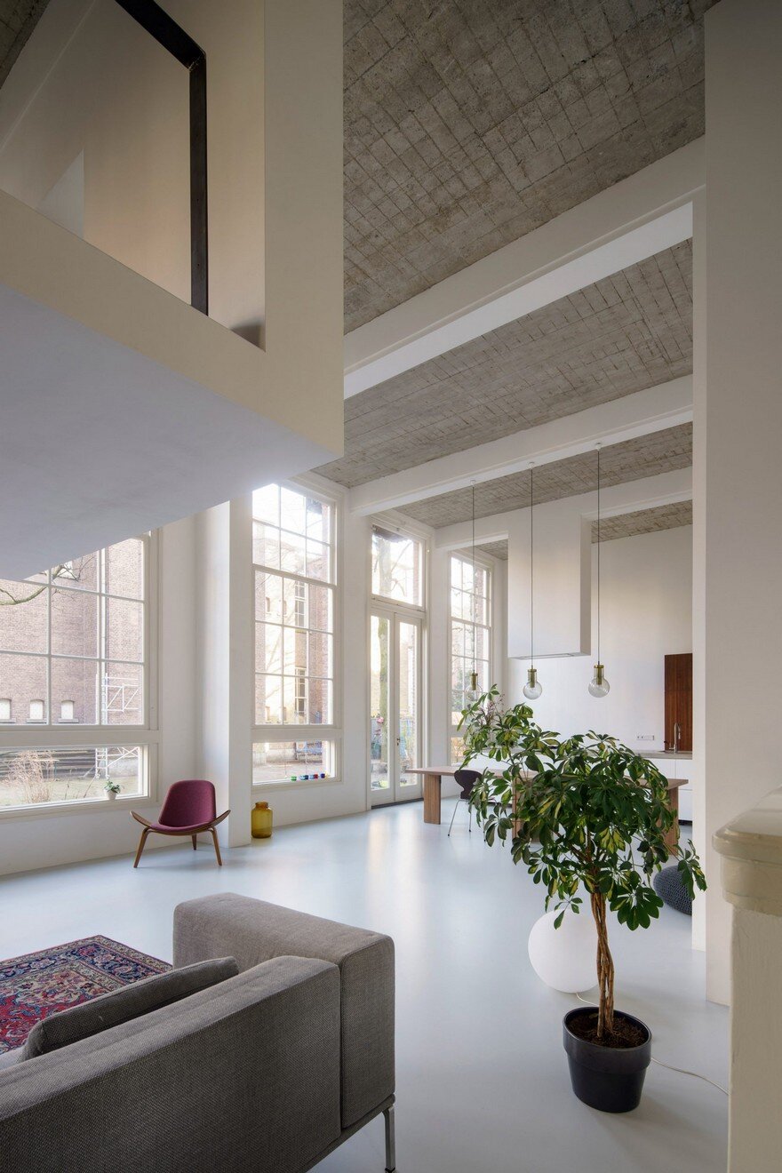Eklund Terbeek Architecten Designs a Spacious Apartment in a Former School 4