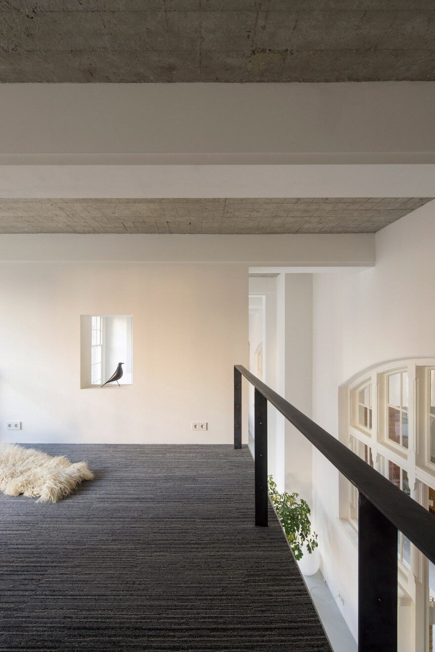 Eklund Terbeek Architecten Designs a Spacious Apartment in a Former School 9