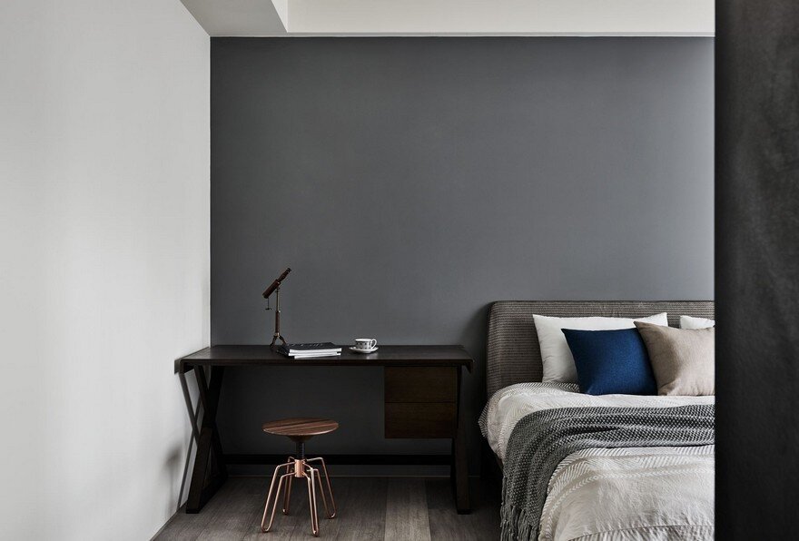 Taichung Apartment Featuring Dark Hues and an Elegant Material Palette 8