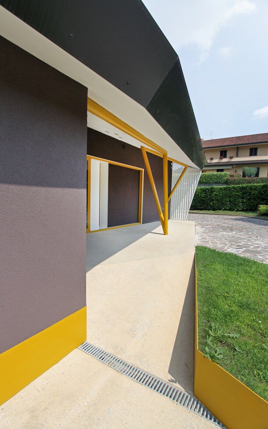 Architectural Restyling of a Villa in Bulciago, Italy: Yellow & Terrazzo 20