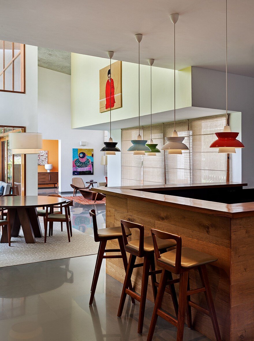 This Bangalore House Featuring Mid-Century Classics Furniture and Contemporary Art 8