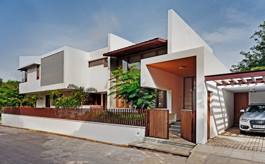 This Bangalore House Featuring Mid-Century Classics Furniture and Contemporary Art 2