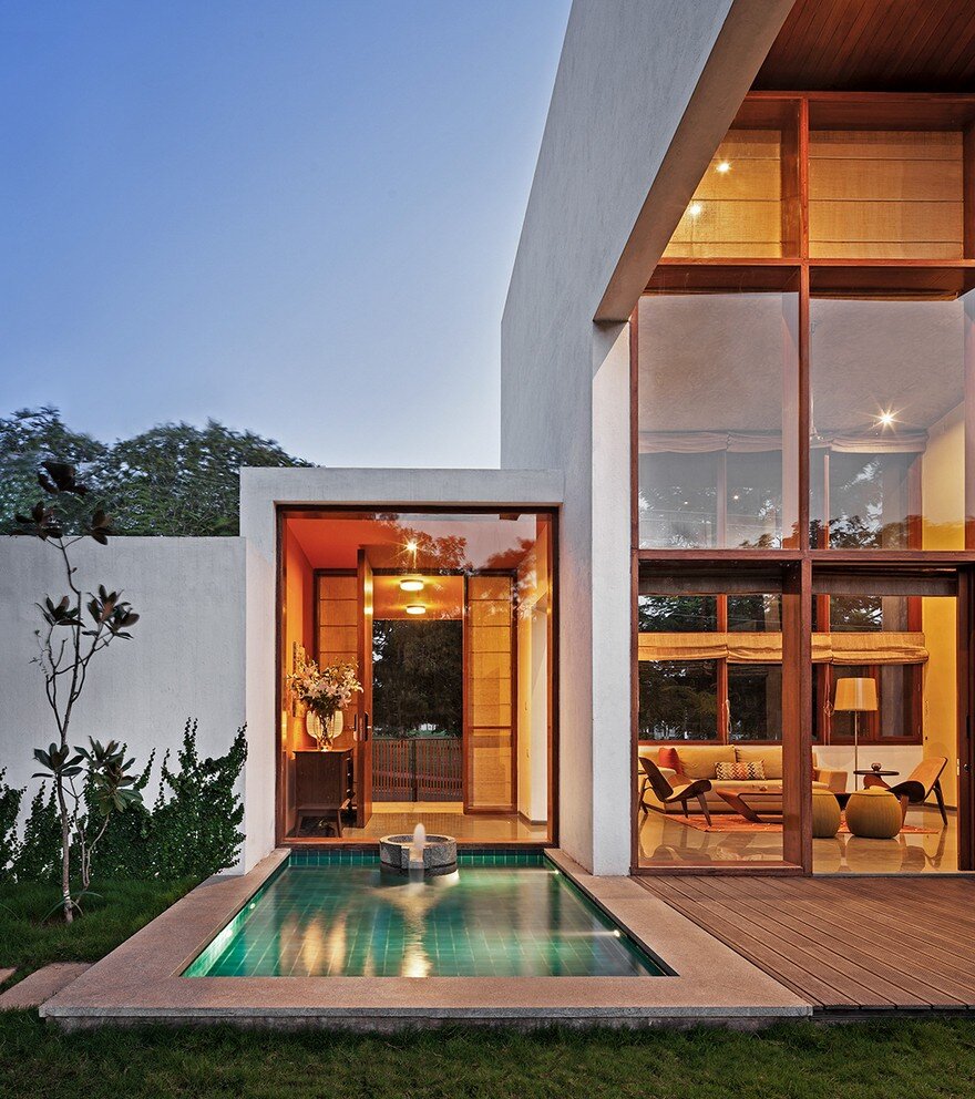 This Bangalore House Featuring Mid-Century Classics Furniture and Contemporary Art 14