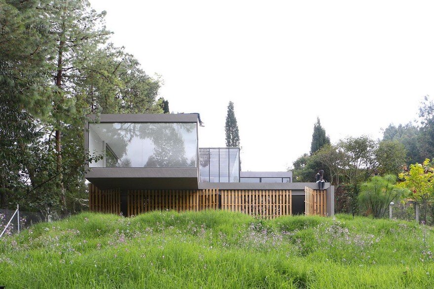 Contemporary Concrete House Suspended Like a Cloud Over Landscape 12