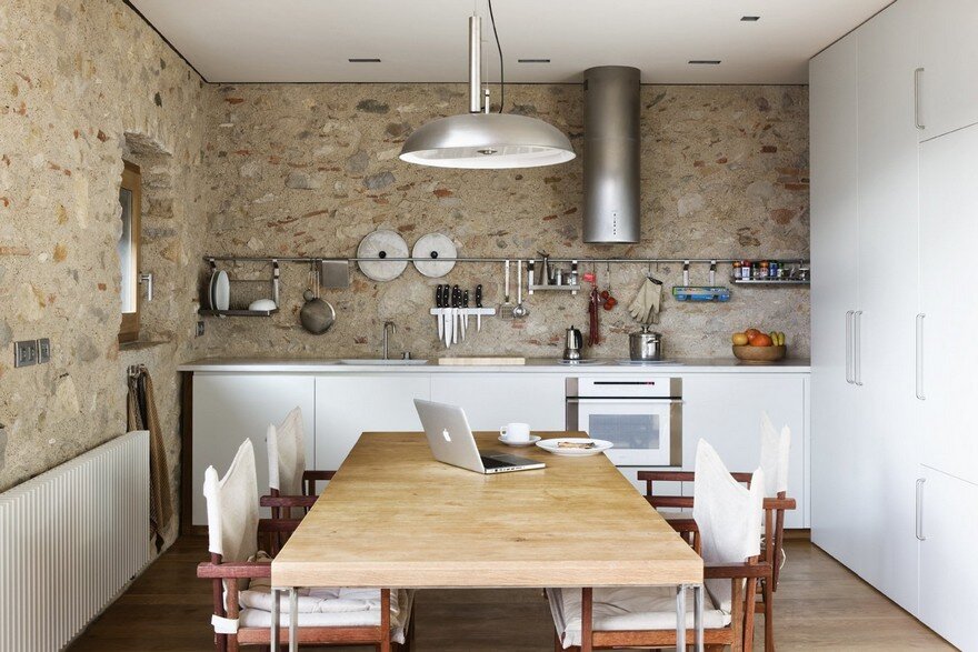 Medieval House Gets a Contemporary Renovation in Catalonia 8